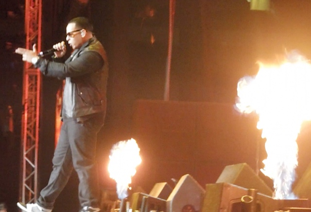 Daddy Yankee in concert with flames 